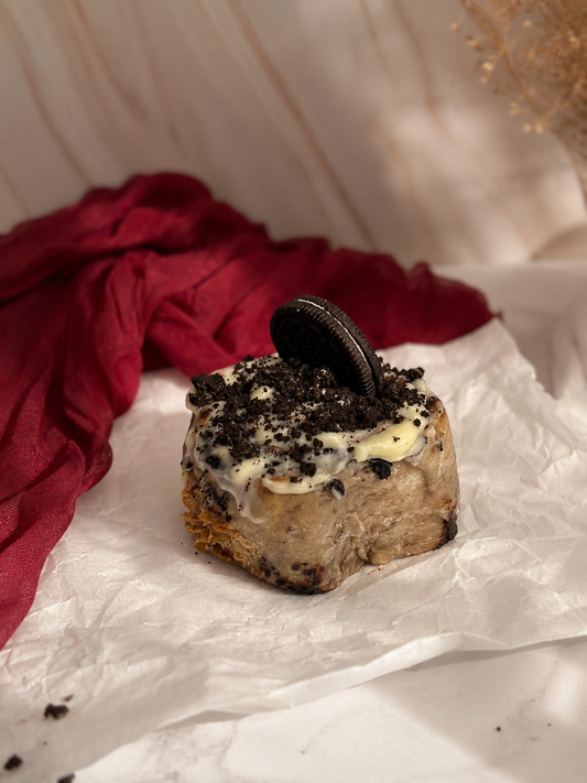 Cookies & Cream Crumble Roll